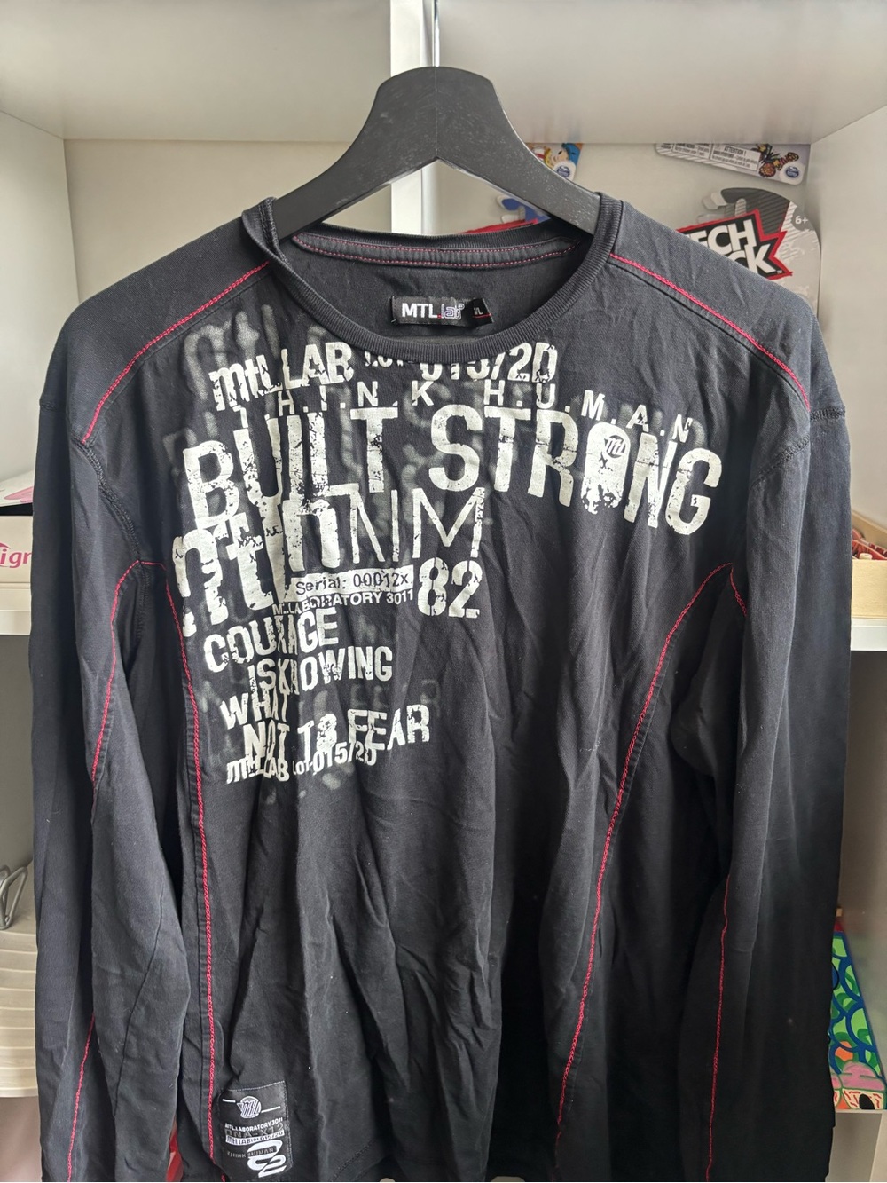 Men’s graphic long sleeve